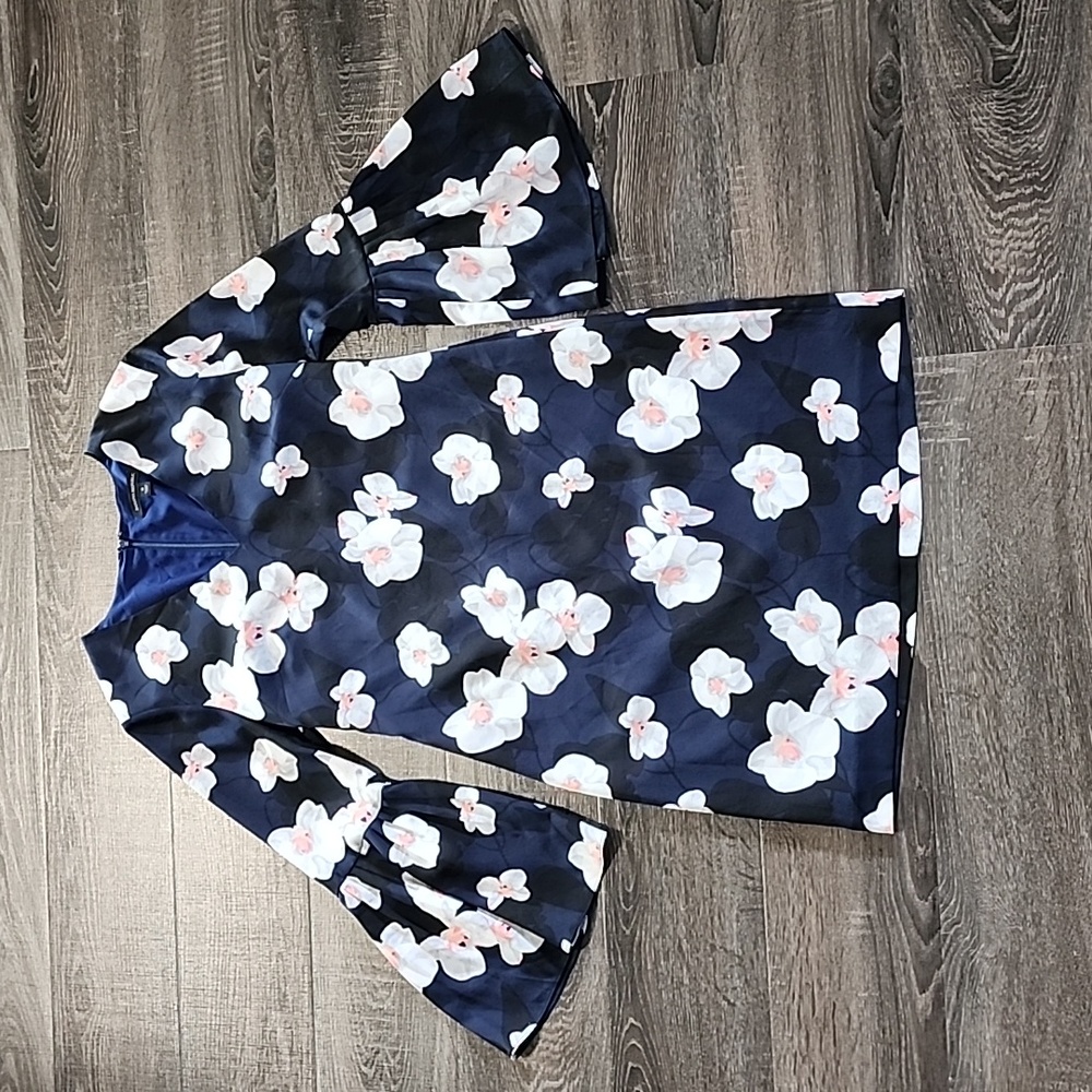 🦜 Banana Republic bell sleeve Shift Dress 🦜